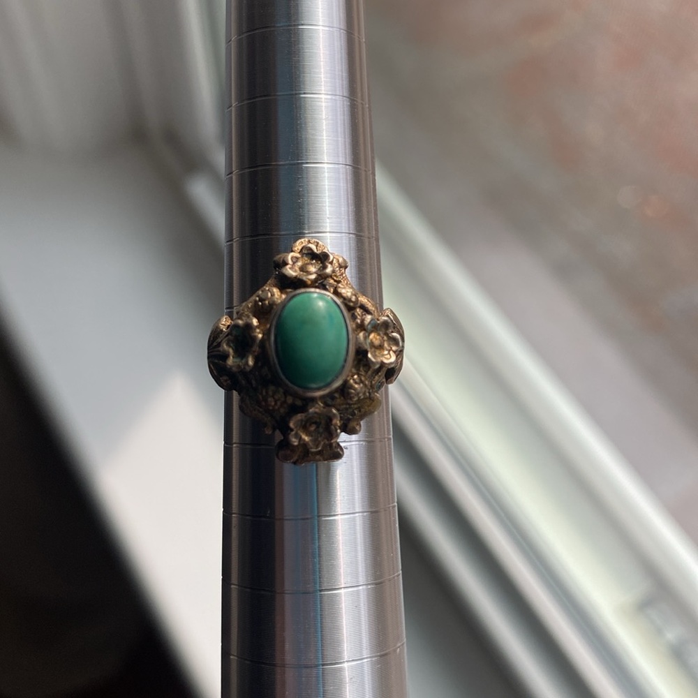 Sterling and green stone ring - Picture 11 of 11